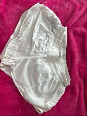 Lululemon hotty hot shorts white